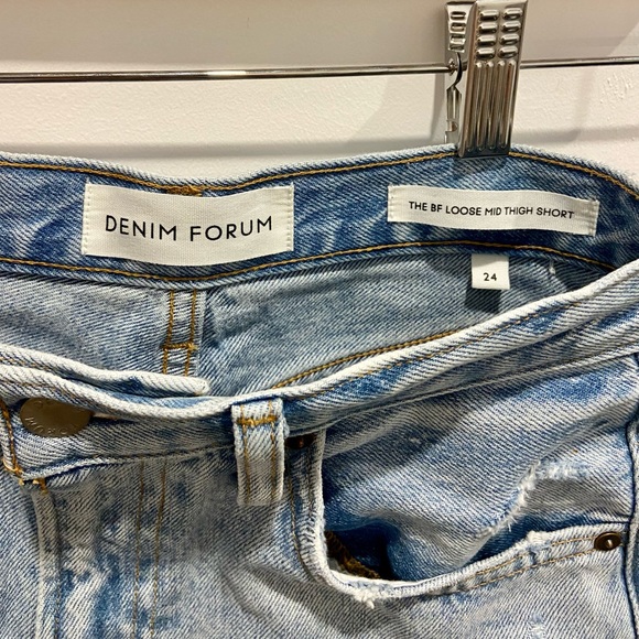 Aritzia Denim Forum Loose Mid-Thigh Short in Light Denim - Picture 7 of 9